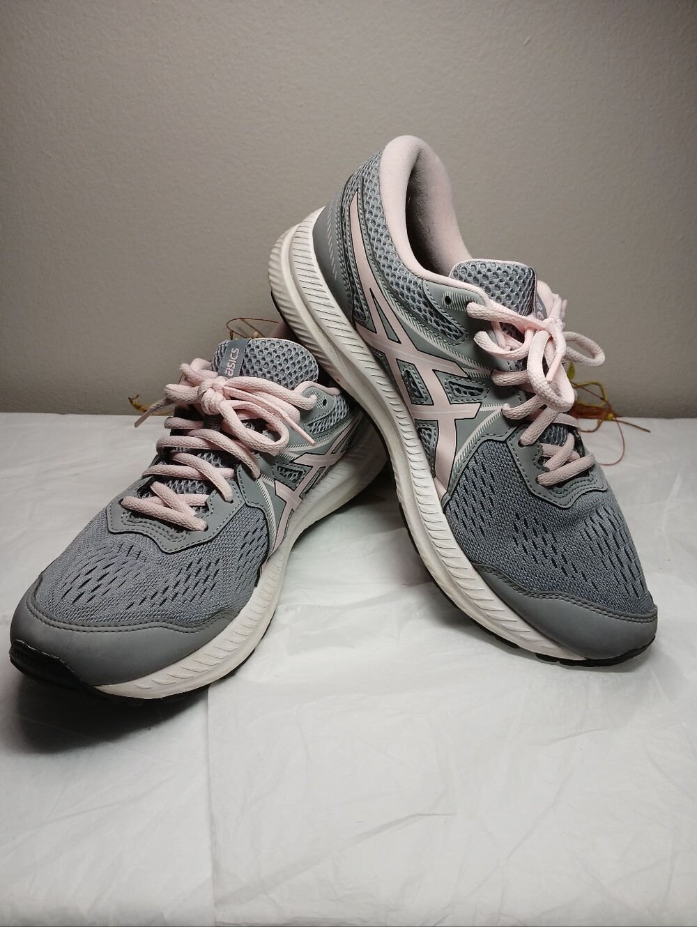 ASICS Women's Sz 10 Grey and Light Pink Mesh Running Shoes Athletic Athleisure